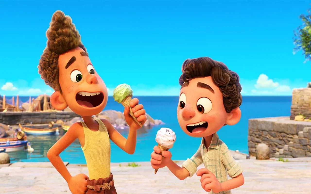 2 boys eating ice cream at the beach - Luca (2024)