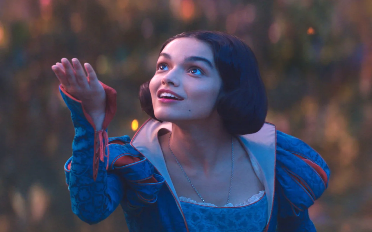 Snow White in a field holding her hand up - Snow White (2025)